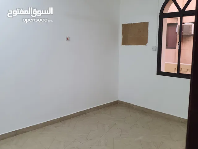 200m2 6+ Bedrooms Townhouse for Rent in Muharraq Muharraq City