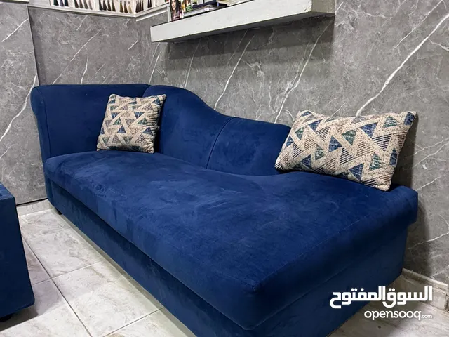 طقم كنب تنجيد جديد مكون من اربع مقاعد مفرد وثلاثية حشب لاتيه 4سم