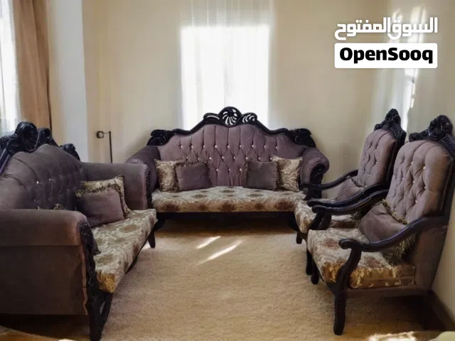 طقم كنب (7) مقاعد الله يبارك لصاحب النصيب خشب زان صلد استعمال قليل للبيع المستعجل