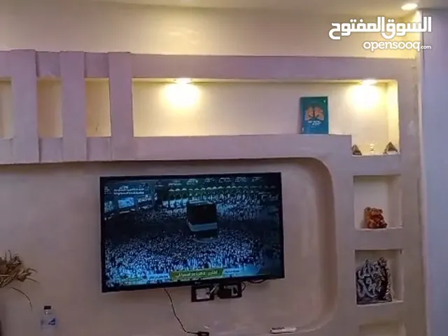 شقه للايجار مفروش فرش جديد كمال مكيف في موقع ممتاز دقائق من فيصل الرئيسي