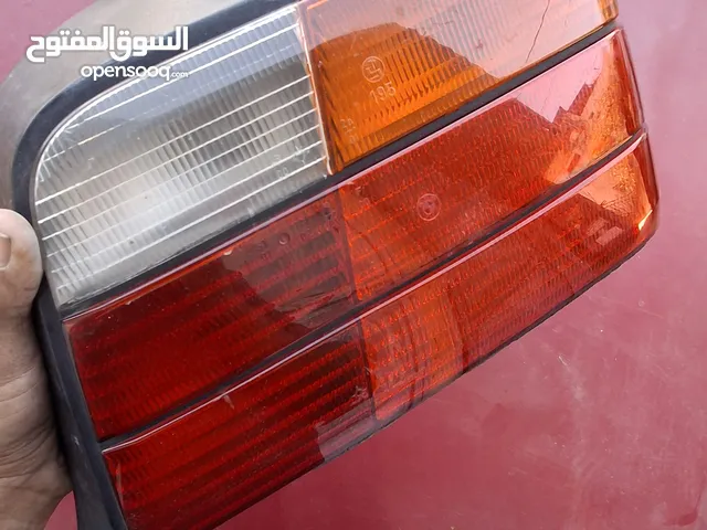 ضو خلفي يمين ل سيارة BMW E36 بحالة شبه الجديد بحالة الوكاله لا كسر ولا خدش الضو اصلي 100%