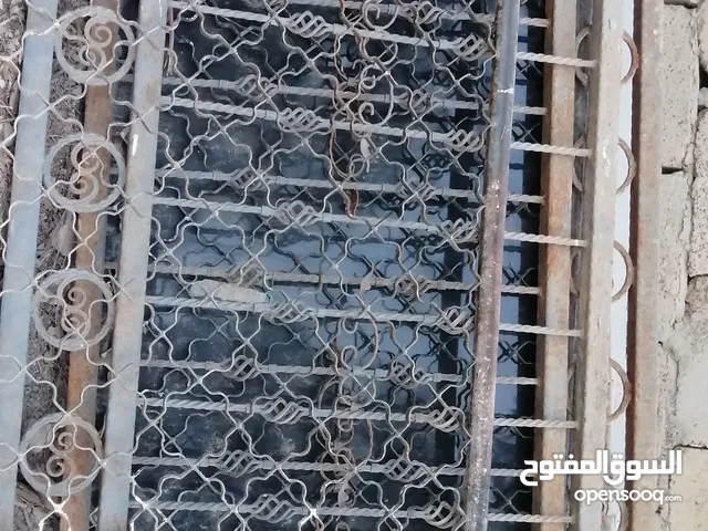 محجرات حديد ، تصل إلى 15 متر