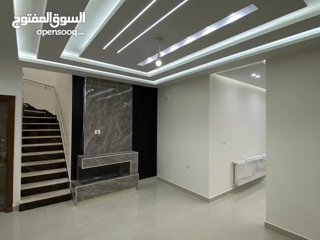 211 m2 4 Bedrooms Apartments for Sale in Amman Marj El Hamam