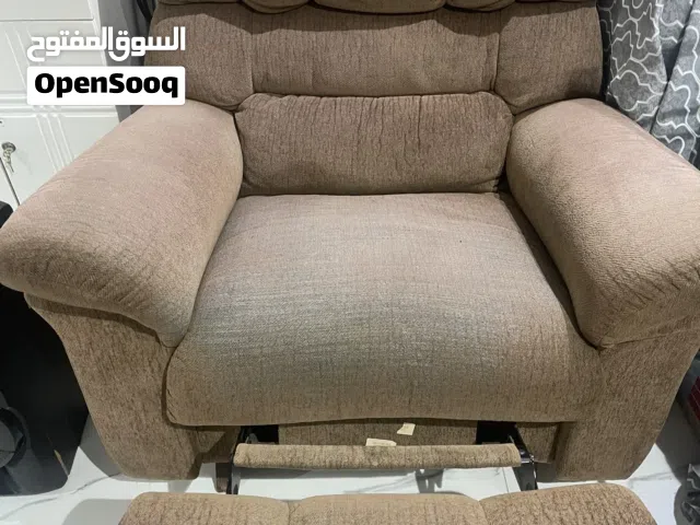كرسي متحرك على اليد بحالة جيدة