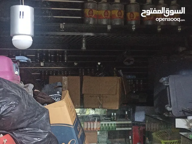 محل البيع مع ديكور. بسعر مغري جدا او ديكور لوحده فقط او محل لوحده