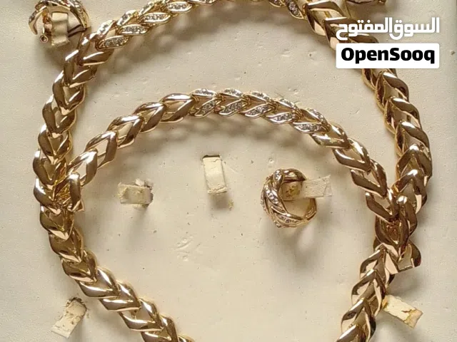 فستان سهره لون تركوازي طبعا الفستان مخصر بلبس لحد وزن 65 ما عندي مليكان اصوري بس حلو كتير