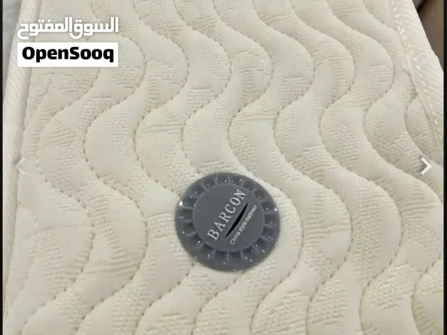 مرتبة نفر ونص مرتبة سرير شبه جديدة نظيفه خالية من الأوساخ