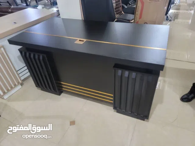 يتوفر مكاتب طاولات مكتبية بضاعة فاخر من الاخر وبسعر مناسب