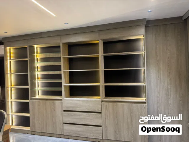 رفوف عرض شبه جديده حاله ممتازة جدا