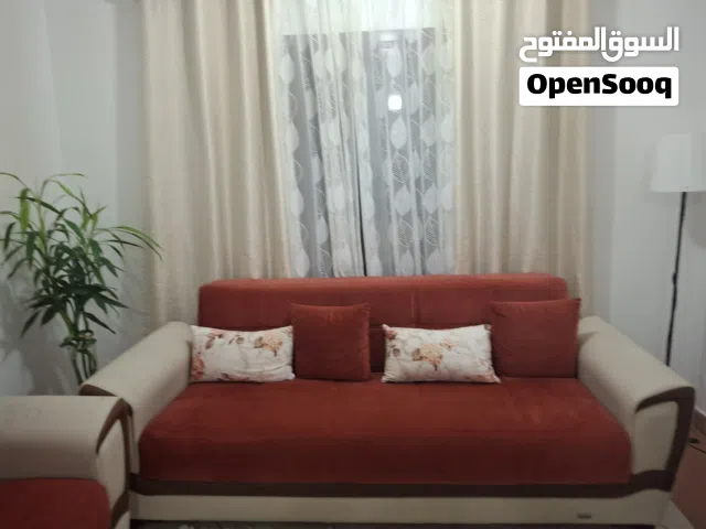 طاولة تلفزيون نظيفه جدا