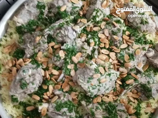 شيف طباخ شرقي وغربي وسلطات ابحث عن عمل خبره في الاكل العربي والسلطات خبره في الفندق