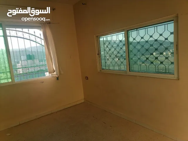 130 m2 2 Bedrooms Apartments for Rent in Zarqa Al Zawahra