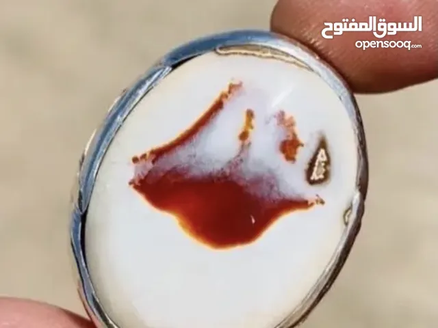 خاتم عقيق يماني ابيض ابيض مصور ملفت للنظروالناظرين حجر نادر ومصور طبيعي