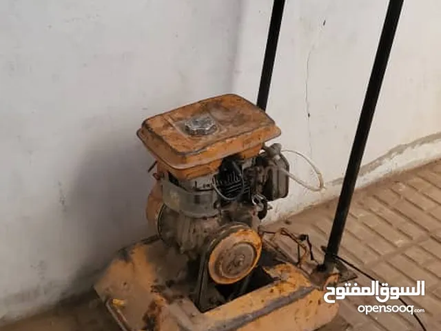 (هزاز مع اللي حقه مستخدم نظيف شغال قرعه الماطور روبن ) (وتوجد دكاكه صغيره شغاله قرعه نوع روبن نظيف )