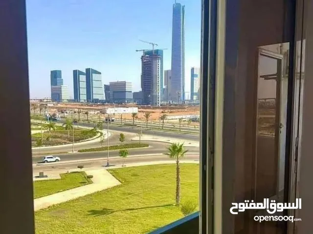 شقه للبيع في القاهره الجديده بجوار المطار  بالتقسيط علي 12 سنه