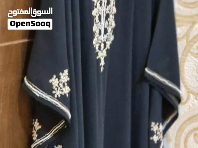 جلابية مصرية بطاقية لون بيج بتطريز بالوسط وعالجوانب والاكمام حجم كبير بابس احجام كبيرة