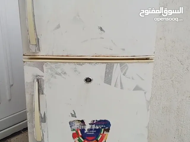 ثلاجه متوسطه الحجم
