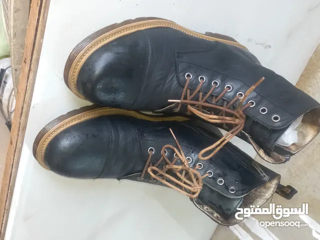 بوط شتوي بحاله جيدي جداااا جلد 100 بل 100
