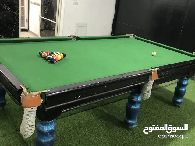 طاولتين بلياردو بحالة جيدة جداً