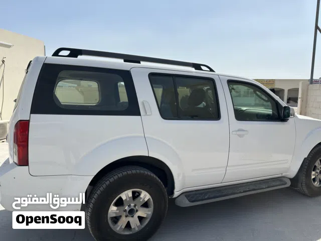 Used 2010 Nissan Pathfinder SV SUV with GCC Specs, 7 Seats, Automatic Transmission