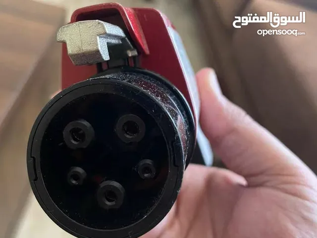 شاحن سياره كهرباء يشحن اي سياره كهربائيه
