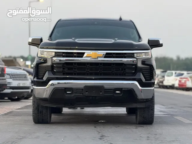 شيفروليه سلفرادو Z71 محرك V8 مواصفات امريكية بحالة ممتازة ايرباقات الوكالة فورويل العداد 37000KM
