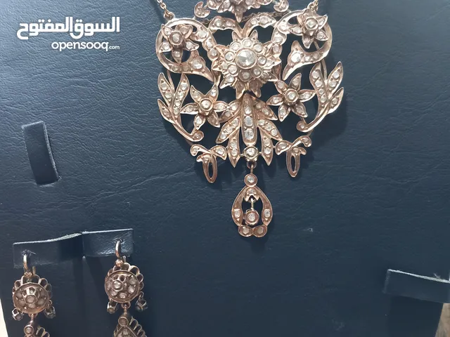 عقد ذهب مرصع بلألماس.انتيك