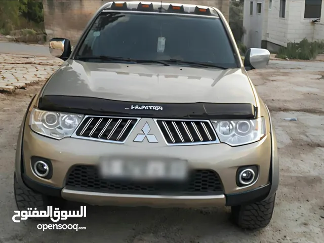 تندر ميتسوبيشي هنتر  4×4 ديزل ماطور 2500تيربو  جير عادي  ... موديل 2010  ... فحص ممتاز  شصيات الف...