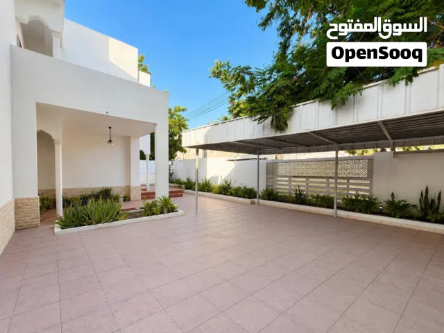 400 m2 4 Bedrooms Villa for Sale in Muscat Qurm