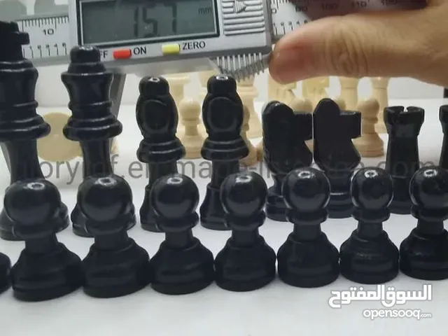 رقعة شطرنج جلد رول بطولات. احجار الشطرنج عظم مع شنته