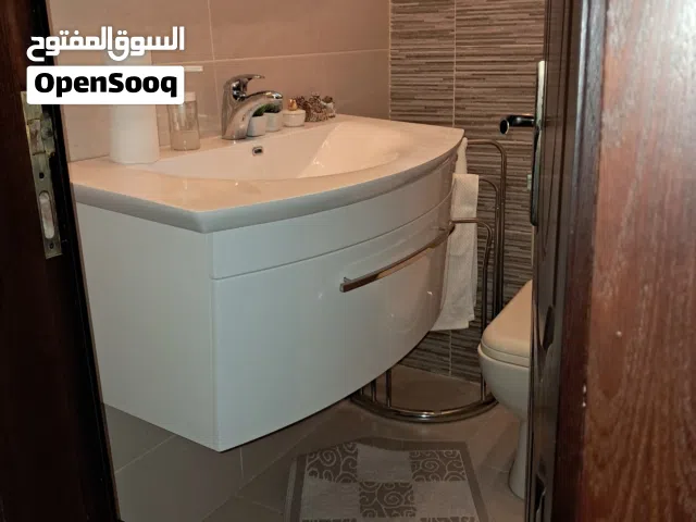 مغسلة جديدة للبيع بسبب الحجم