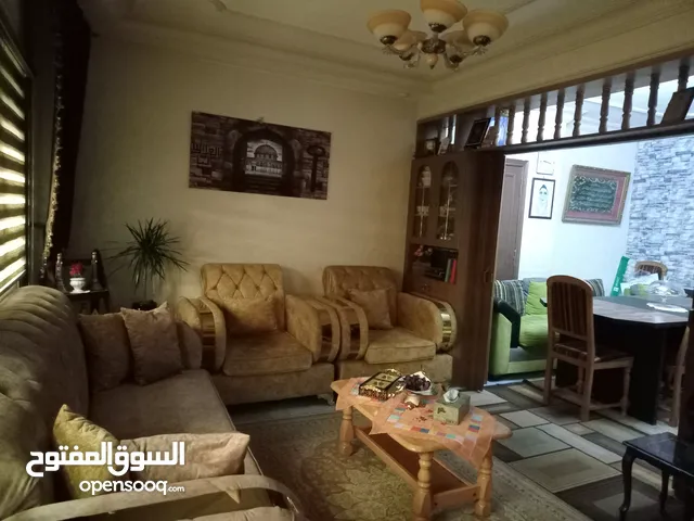 شقة جنوبية تصلح للسكن او للاستثمار بالقرب من المحطة الرئيسية" طبربور" للباص سريع التردد وبسعر منافس