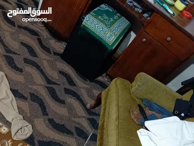 غرفه نوم بدها شوي تزبيطات خشبها زان ممتازه