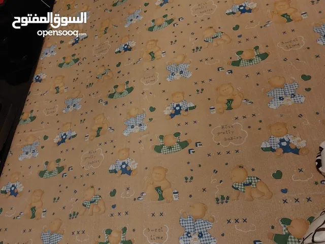 فرشة مجوز بحالة جيدة طول 190 عرض 170 قابل للتفاوض بشي بسيط