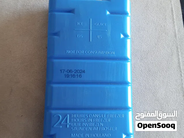 هذا المنتج عبارة عن قالب تبريد بلاستيكي (Curver Ice Pack)