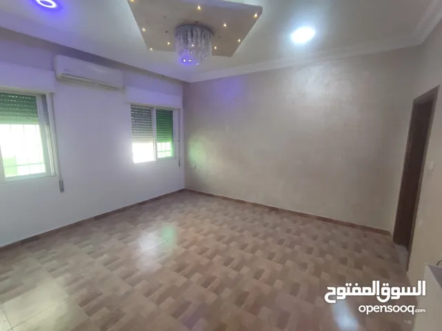 200 m2 4 Bedrooms Apartments for Rent in Amman Tla' Ali