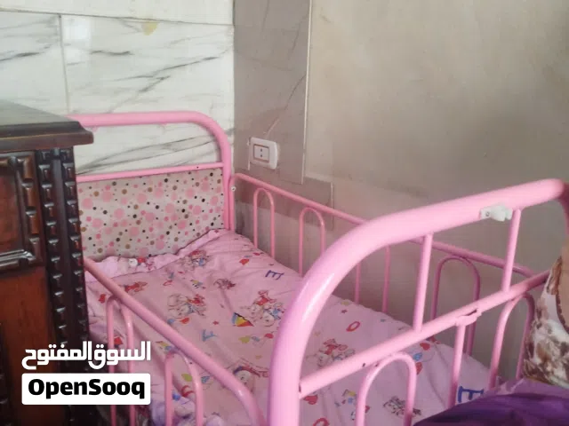 سرير اطفال بحاله ممتازه  مع فرشته