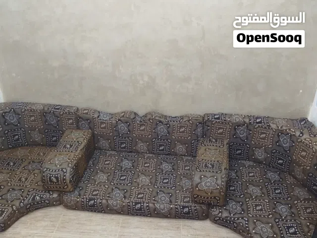 فراش عربي بحاله جيده الطقم ناقصه فرشتين بصير كامل  وبسعر حرق 30 دينار رن ع رقم وتعال شيل