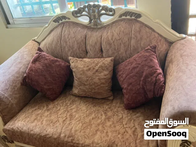 طقم كنب 7 مقاعد بحالة ممتازة