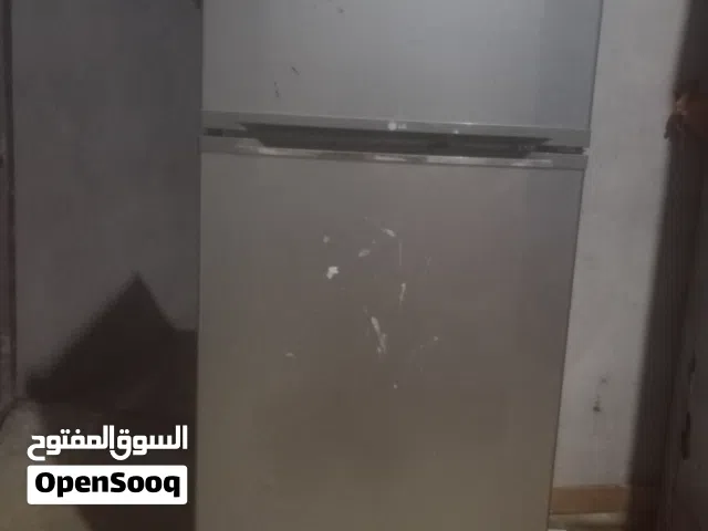 ثلاجة LG 8 قدم نوفروست شبه جديدة للبيع - صنعاء