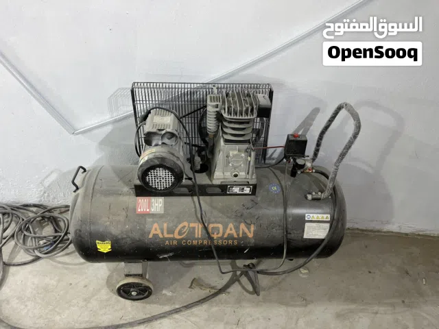 عدة سمكره وزواق عده نظيفه وجديده استعمال بسيط واغلب العده جديده قاعده