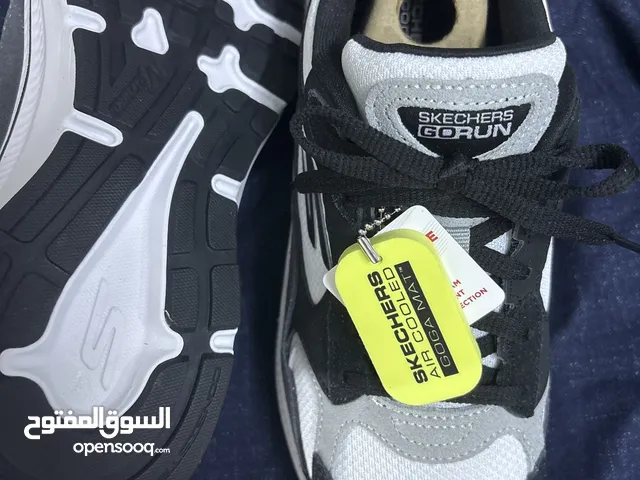 بوت سكيتشرز