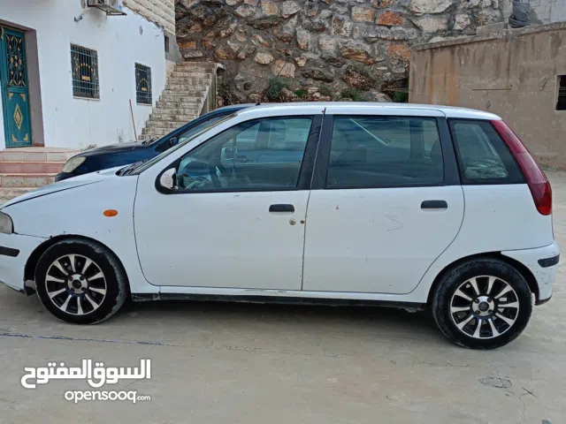 فيت بونتو للبيع 97 قير الف الف قير عادي متور 1600 منتازه في البنزين خاليه من القص طول وعرض امكاني