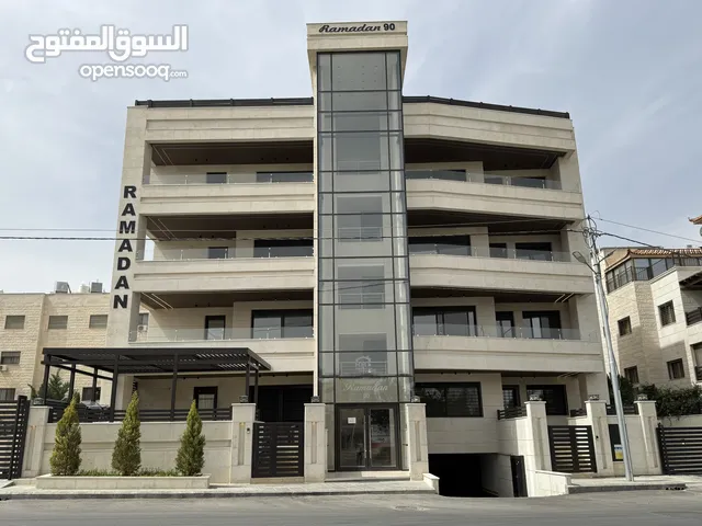 شقة مميزة طابق شبه ارضي مساحة 221م وخارجي 262م باجمل مناطق رجم عميش - طريق المطار