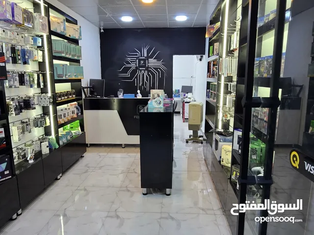 محل للبيع