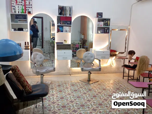 عدت اكاديمية للبيع