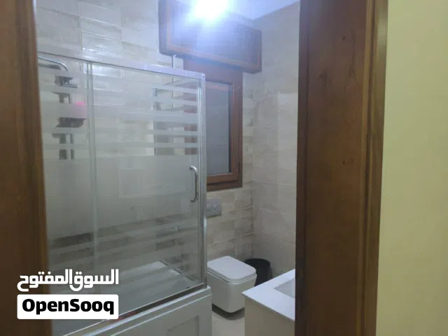 شقتين للايجار في فيلا من طابقين مفصولات في عين زارة طريق المشتل مقسم شمسي