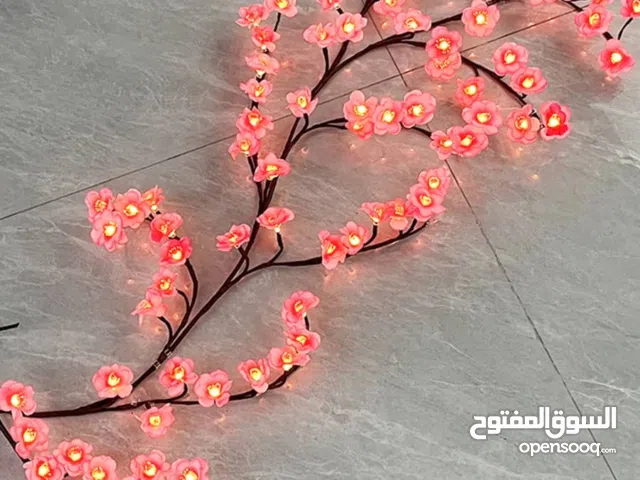 الترند الجديد وصل الشجرة الساكورا  المضيئه يمكن استخدامها  بعدة طرق مثل تزيين الحائط أو قطعة مركزية