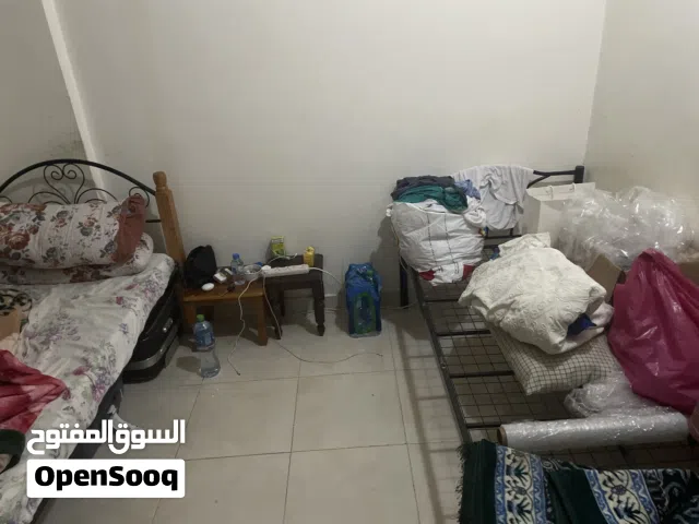 مشاركه سكن مع شخص داخل غرفه