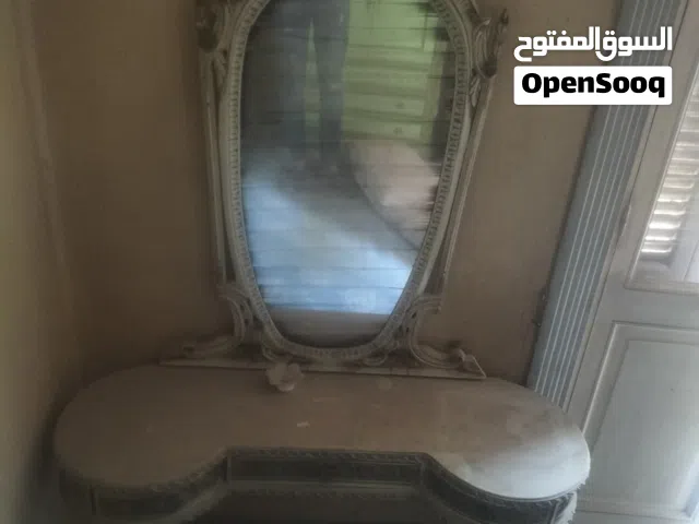 تسريحة و سرير من التراث القديم